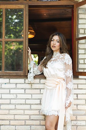 Vestido Curto Assimétrico em Cetim de Seda Salmão com Renda