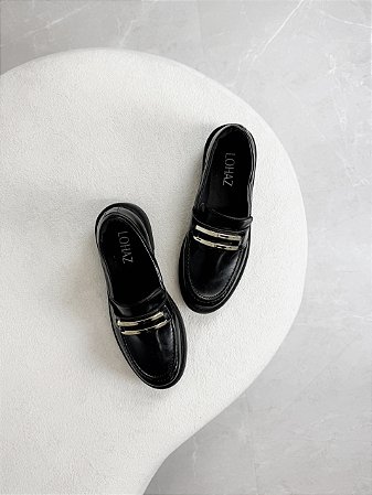 Dora - Mocassim Feminino Tratorado com Metal Ouro Preto