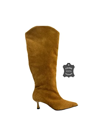 Alice - Bota Couro Camurça Cano Longo Bico Fino Salto Kitten Mostarda