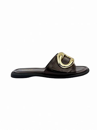 Louise - Tamanco Feminino Rasteiro Flat Tira Gápea Metal Ouro Café