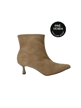 |PRÉ-VENDA| Alice Cano Curto - Bota Couro Camurça Bico Fino Salto Kitten Bege