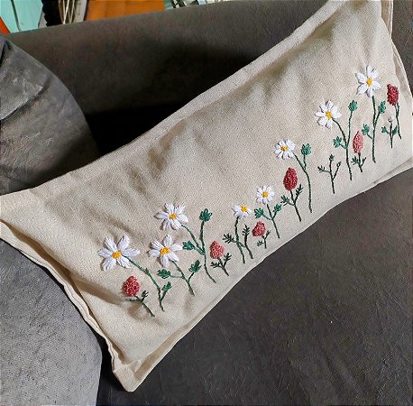 Almofada bordada