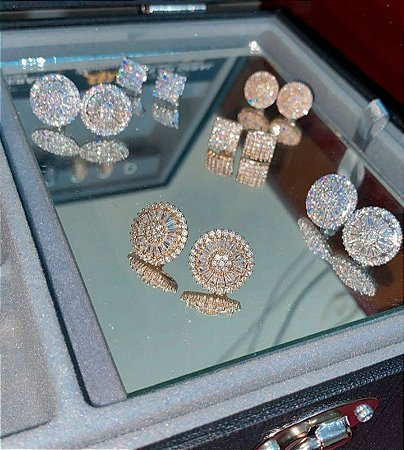 Brincos Cravejados com Pedras de Zirconia