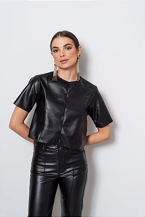 camiseta básica couro - Amanda Magro Store | Moda Feminina | Malha Prada  Legítima | Couro Sintético Premium