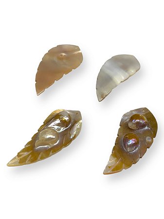 Pingente Folha em Madrepérola - 54x23mm