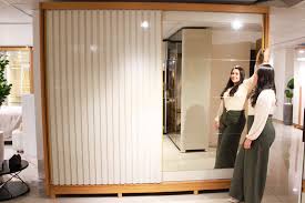 Guarda Roupa em MDF Casal Apolo 2 Portas de correr com espelho e 7 gavetas - Madeirado/OFF White Flex - Branco