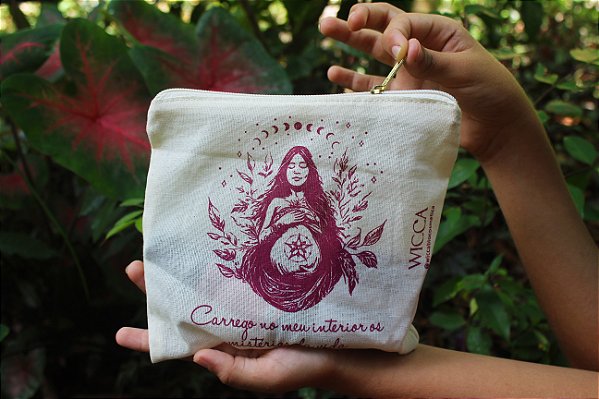Bolsa zipper tecido fino, da Coleção "Somos Deusas", estampa 3.  15x18cm