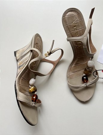 Sandália anabela pedrarias Vicenza - Tam 38