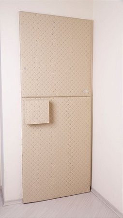 Placa de isolamento acústico para porta 