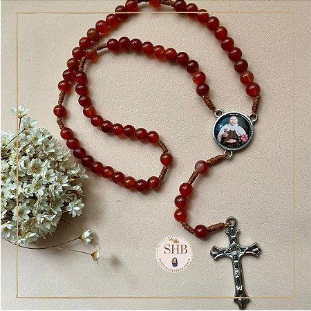 Terço com Ágata e Medalha de Santa Teresinha - 6mm