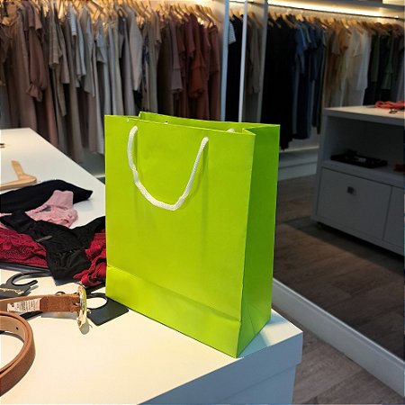 Sacola Cor Preta- Medida 25 x 21x 9 cm