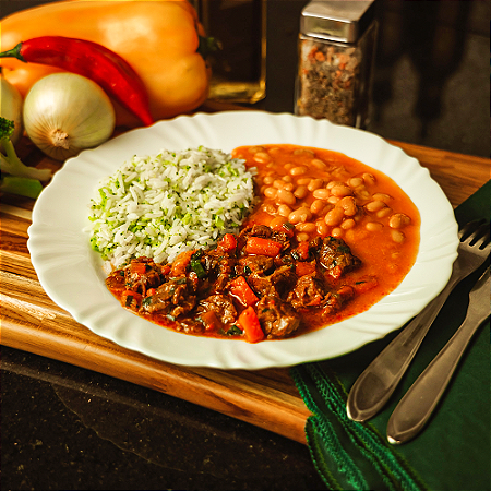 CARNE DE PANELA COM CENOURA E PIMENTÃO