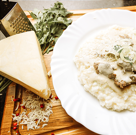 RISOTO DE QUEIJO COM ALHO PORÓ, CUBOS BOVINO MOSTARDA E MEL