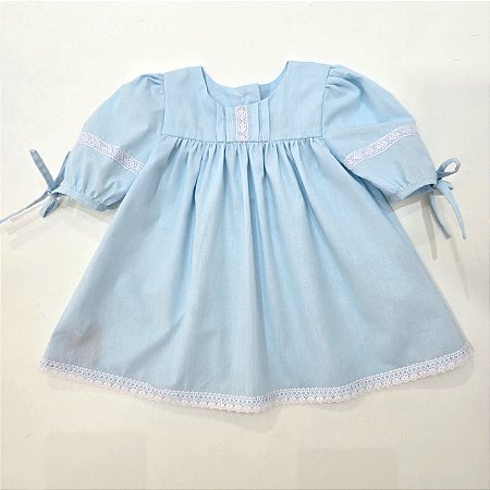 VESTIDO GIGI AZUL BEBÊ COM RENDA NA PALA E MANGA 3/4