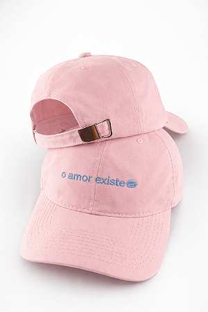 Boné " O amor existe" - Rosa com escrita azul