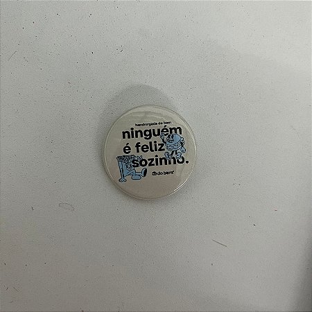 Botton 'Ninguém é Feliz Sozinho'