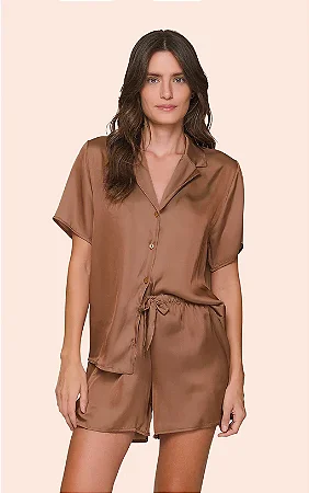 Pijama Aberto Feminino em Satinê Camisa com Botões e Shorts Brown Glow