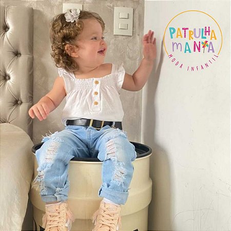 Calça Jeans MOM com Cinto e Corrente