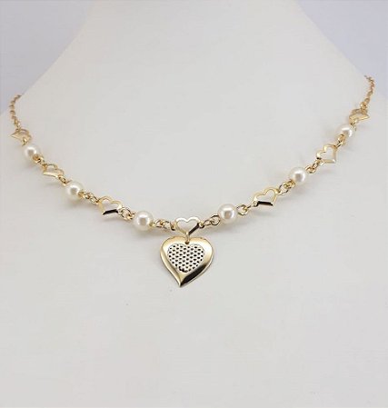 CHOKER FOLHEADO A OURO EM PÉROLAS E CORAÇÕES