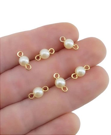 ENTREMEIO DUAS SAÍDAS FOLHEADO A OURO COM PEROLA CREME 6mm - 30 UNIDADES