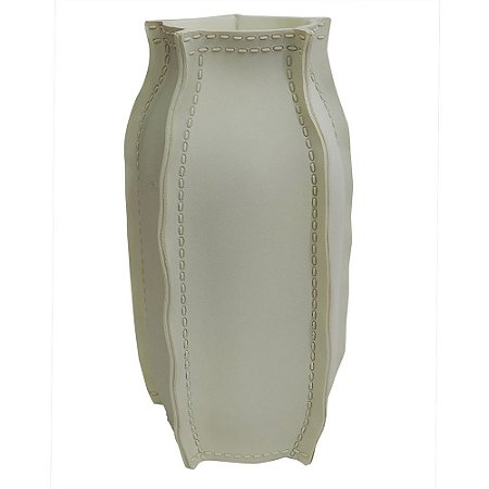 VASO DE RESINA OFF WHITE COM DETALHES DE PRESPONTO 13CM X 13