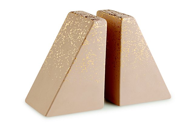 APARADOR DE LIVROS NUDE E DOURADO EM CIMENTO