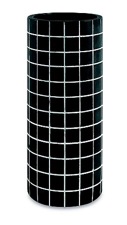 VASO PRETO EM CIMENTO