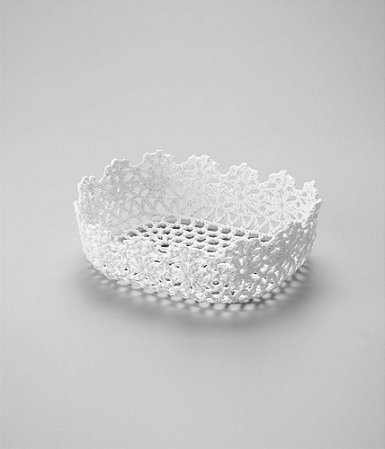 CESTA DE PLÁSTICO CROCHÊ BRANCA 21x17x6cm