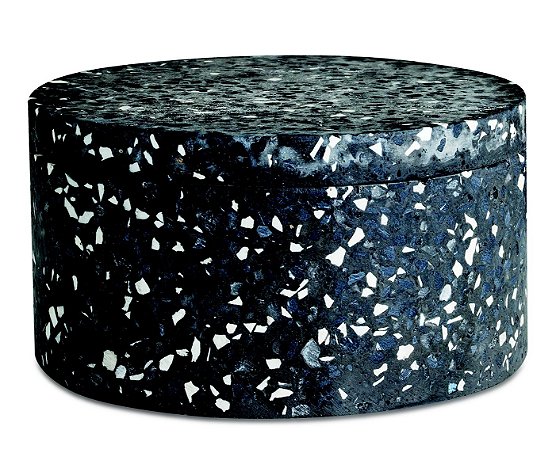 POTE PRETO EM CIMENTO