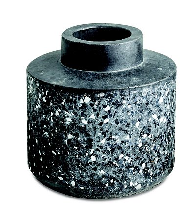 VASO PRETO EM CIMENTO