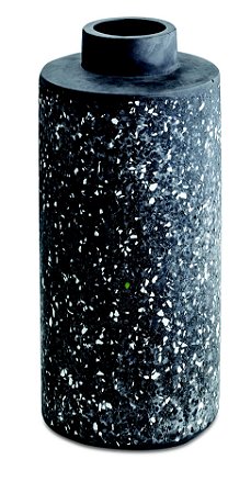 VASO PRETO EM CIMENTO