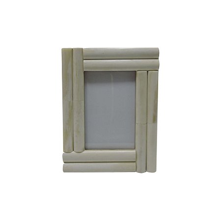 PORTA RETRATO DE MADEIRA E RESINA OFF WHITE  10X15CM