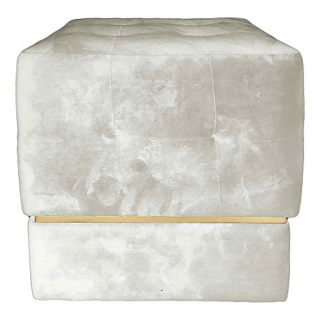 PUFF DE VELUDO OFF WHITE COM DETALHE DOURADO