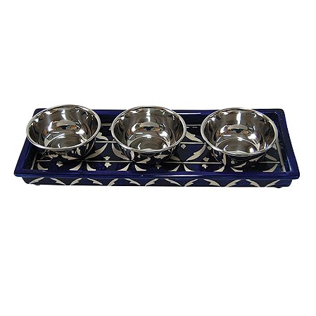 PETISQUEIRA EM METAL NO PRATO DE CERAMICA
