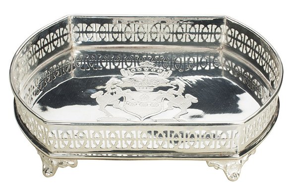 BANDEJA DE GALERIA DELHI OVAL EM LATÃO PRATEADO 21X16CM