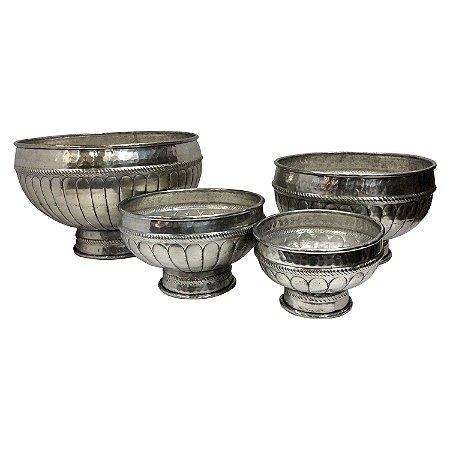 CL. DE 4 CAHEPOTS EM ALUMINIO PRATEADO PP 20CM | P 25CM |