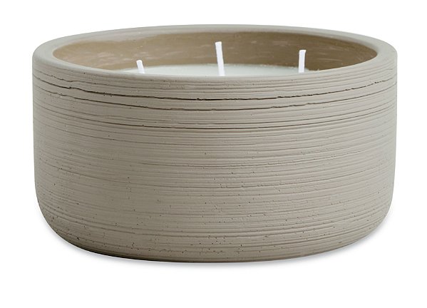 VELA COM SUPORTE EM CIMENTO