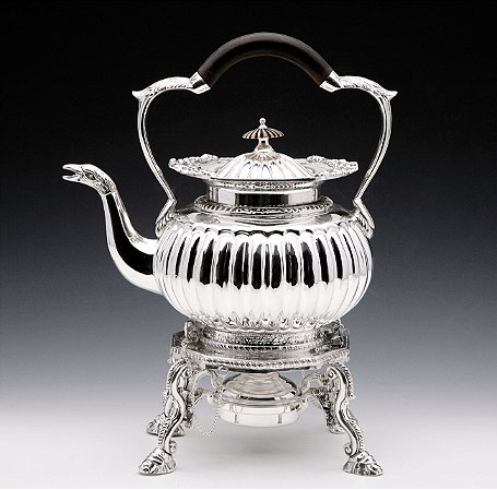 APARELHO SAMOVAR DE LATÃO PRATEADO E CABO DE PLÁSTICO 2 LTS