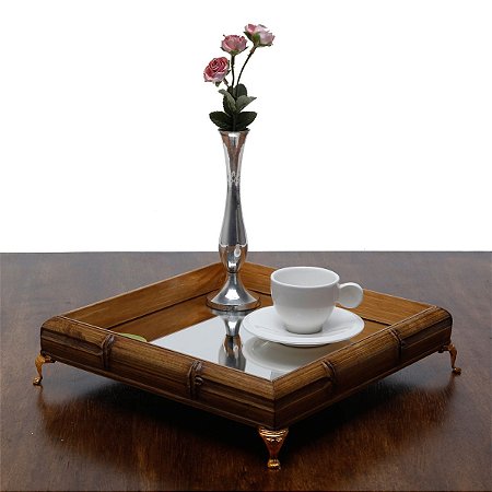 BANDEJA BAMBU COM PÉ NIQUELADO DOURADO 27x27x6,5cm
