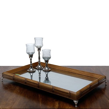 BANDEJA BAMBU COM PÉ NIQUELADO PRATEADO 46x26x6,5cm