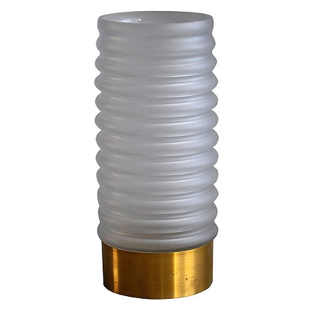 VASO EM VIDRO TRABALHADO BRANCO E METAL DOURADO