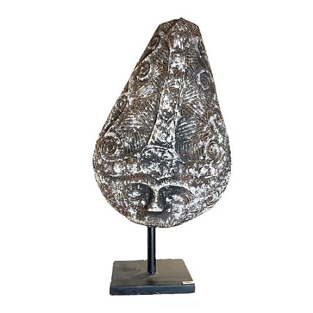 ESCULTURA MASCARA TRIBAL LAMPUNG EM MADEIRA WHITEWASH COM SUPORTE A70CM