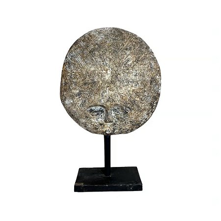 ESCULTURA MASCARA TRIBAL ASMAT EM MADEIRA WHITEWASH COM SUPORTE A60CM