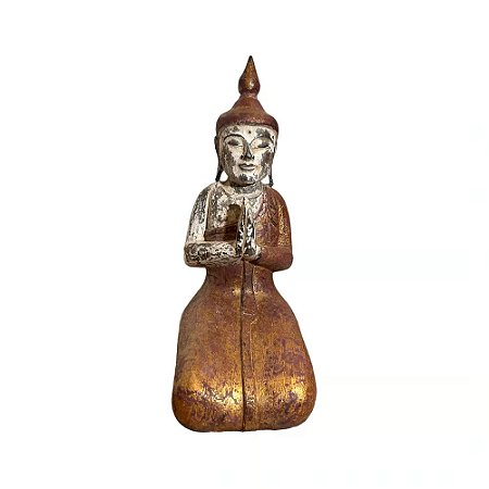 ESCULTURA IMPORTADA BUDA ORACAO EM MADEIRA NATURAL E VERMELHO L27XA50CM