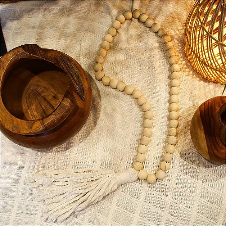 COLAR DE MESA DECORATIVO EM MADEIRA E ALGODAO ENCANTO 68CM