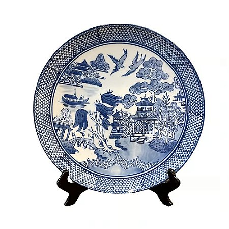 PRATO DECORATIVO EM PORCELANA VILLAGE AZUL E BRANCO D31CM
