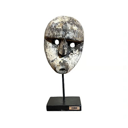 ESCULTURA MASCARA TRIBAL MENTAWAI EM MADEIRA WHITEWASH COM SUPORTE A28CM