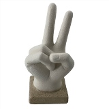 MAO DECORATIVA DE CERAMICA BRANCA