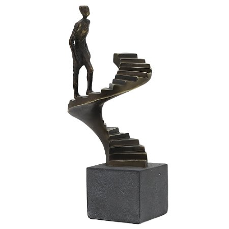 PECA DECORATIVA EM RESINA ESCULTURA HOMEM SUBINDO ESCADA BRONZE 14CM X 14CM X 34