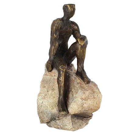 PECA DECORATIVA EM RESINA HOMEM NA PEDRA BRONZE 10,8CM X 9CM X 22CM